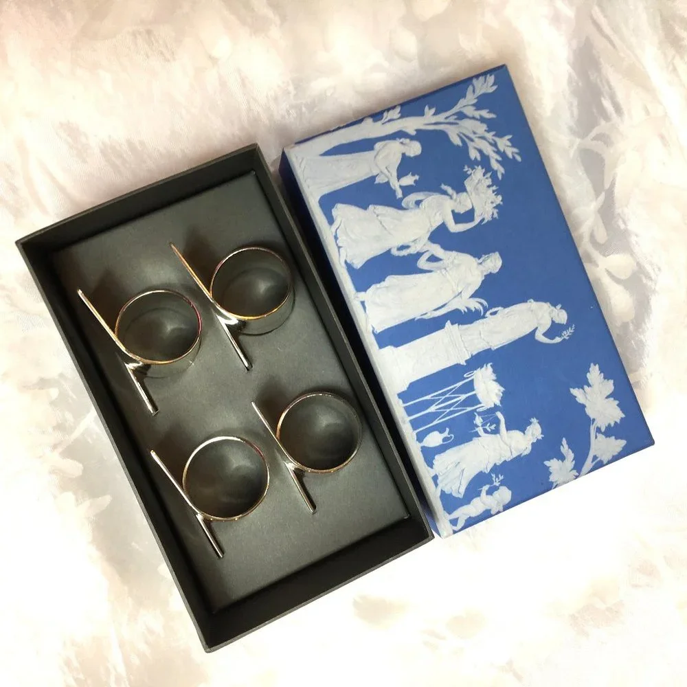 * Wedgewood Silver Abstract Contempory Napkin Rings Set of 4 NWT